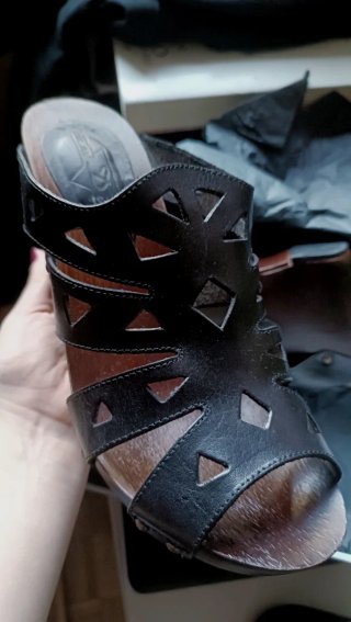 Sandalias /zuecos cuña negras