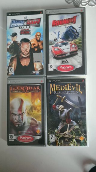 PSP Amarilla versión Los Simpson+ 7 UMDs + Funda