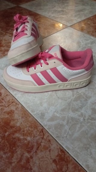 Zapatillas Adidas rosas y blancas