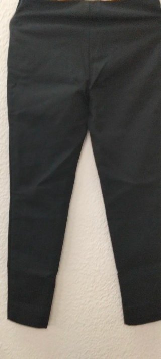 Pantalón pitillo negro con cremalleras Talla S