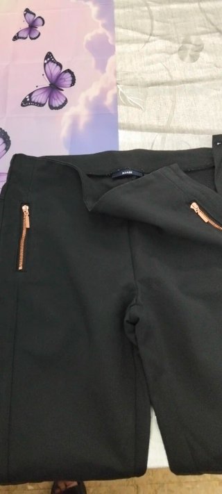 Pantalón pitillo negro con cremalleras Talla S