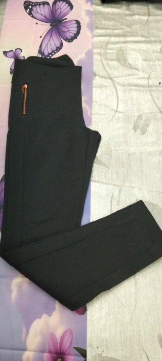 Pantalón pitillo negro con cremalleras Talla S