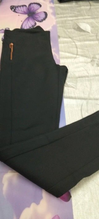 Pantalón pitillo negro con cremalleras Talla S