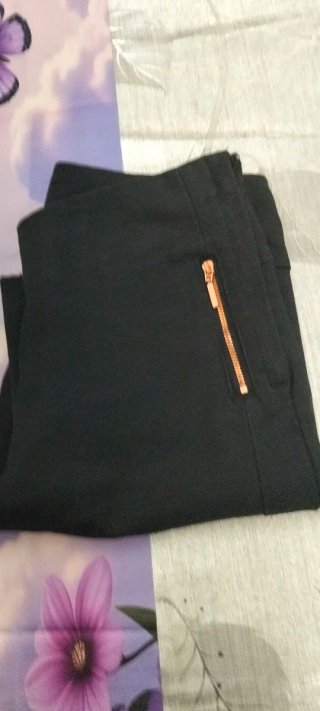 Pantalón pitillo negro con cremalleras Talla S