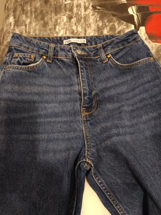 Pantalón tejano ancho