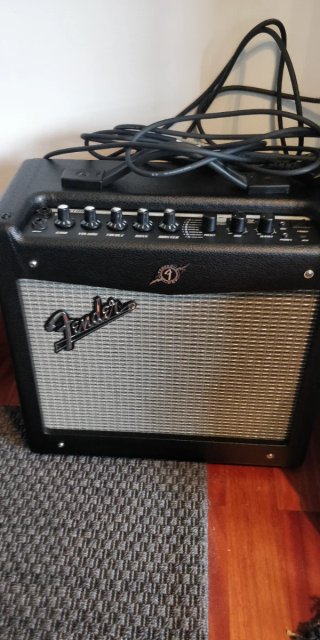 ESP LTD EC-401, Amplificador fender Mustang V2
