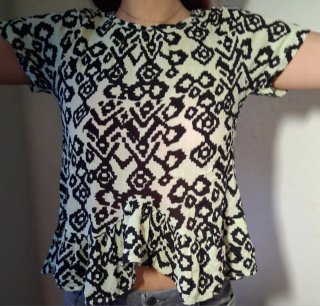 Blusa verde y negra con estampado