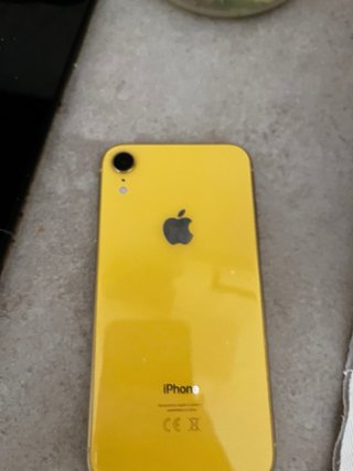 iPhone XR 64GB giallo, schermo rotto ma funziona