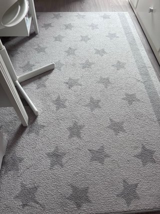 Alfombra gris estrellas