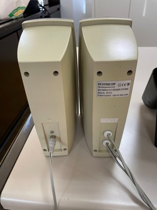 Altavoces Genius Beige y Gris