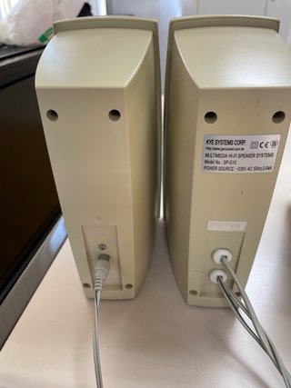 Altavoces Genius Beige y Gris