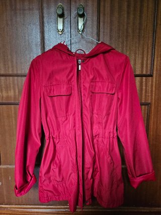 Parka Roja Mujer con Rayas Blancas