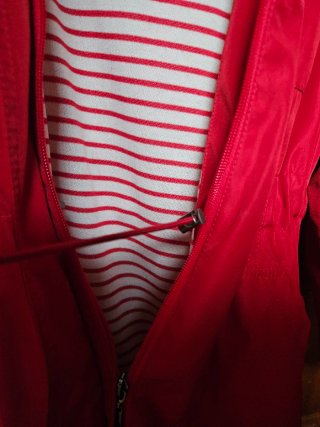 Parka Roja Mujer con Rayas Blancas