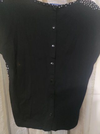 Blusa de mujer con lunares