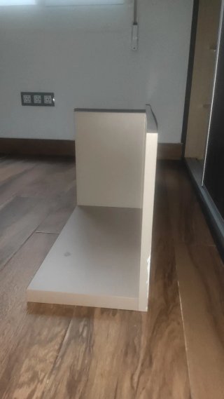 Estantería beige de madera