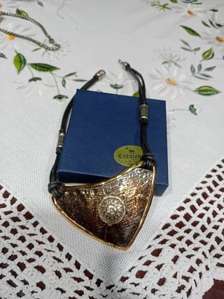 Collana con sole in metallo