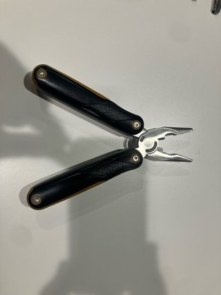 Multiherramienta CAPAZ Negra y Naranja