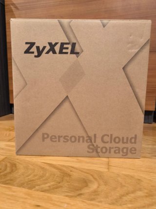 ZyXEL NAS + 2 discos 4TB cada uno