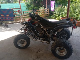 Quad Yamaha Negro/Rojo
