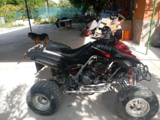 Quad Yamaha Negro/Rojo