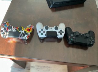 PS4 con 3 mandos