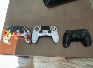 PS4 con 3 mandos