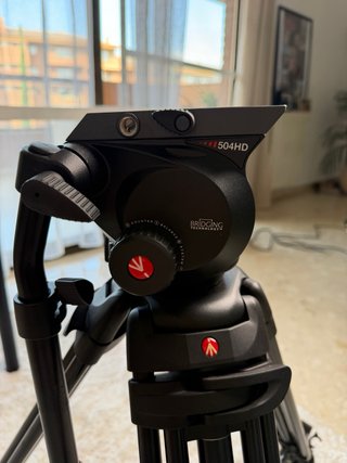 Trípode Manfrotto 546B + Cabezal Fluido 504HD