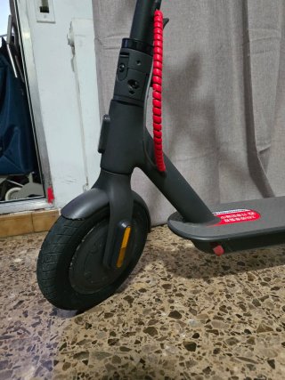 Patinete Eléctrico Xiaomi con casco