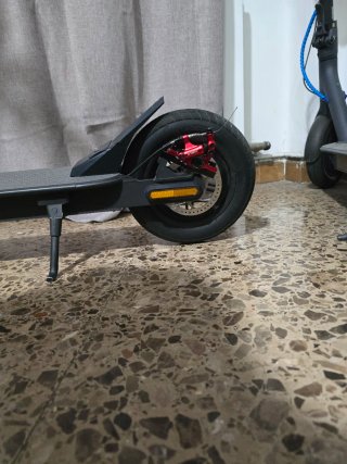 Patinete Eléctrico Xiaomi con casco