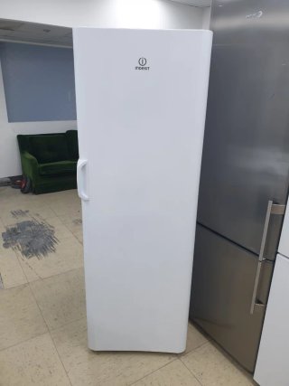 Congelador Vertical Indesit 1.70m con garantía