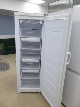 Congelador Vertical Indesit 1.70m con garantía