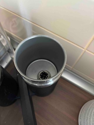 Cafetera Nespresso y espumador leche