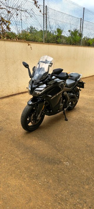 CFMOTO 650GT Negra y Gris