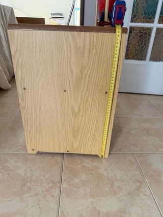 Mesita de noche de madera con 2 cajones
