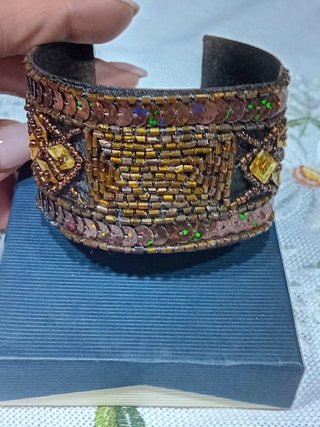 Bracciale con perline e paillettes