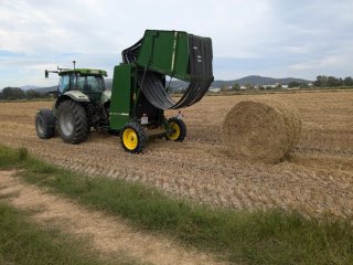 Empacadora John Deere 550