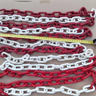 Catena in plastica rossa e bianca
