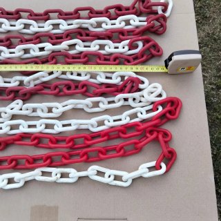 Catena in plastica rossa e bianca
