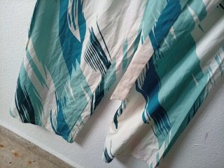 Pantalones estampados azules y turquesa