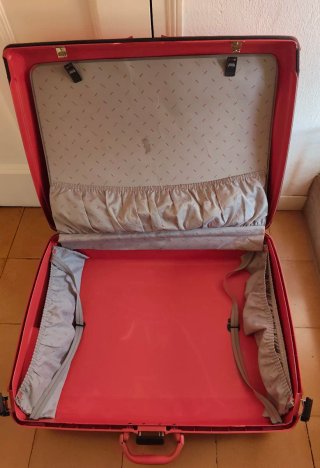 Maleta Samsonite Grande Roja. Medidas: 67 x53 x 24