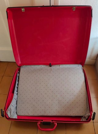 Maleta Samsonite Grande Roja. Medidas: 67 x53 x 24