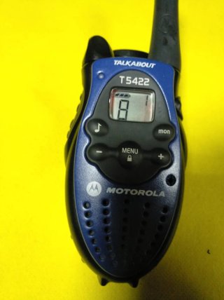 Walkie-Talkies Motorola T5422 (2 unidades) +Cargad