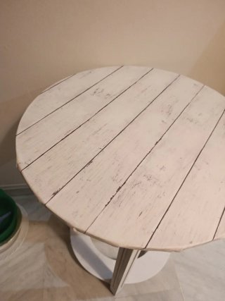 Mesa redonda de madera blanca.75 alto, tablero 60
