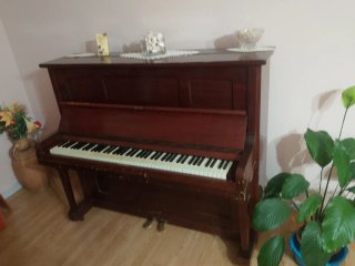 Piano de madera de 1993