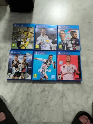 Lote Juegos PS4: FIFA 17, 18, 19, 20 y UFC 2