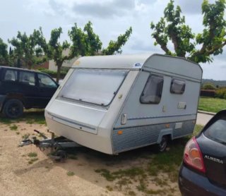 Caravana con avance 750kg.