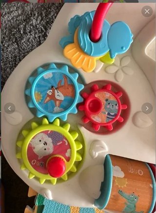 Mesa de actividades infantil