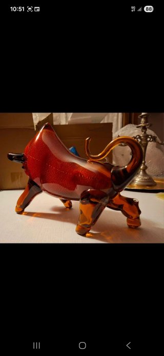 Scultura toro in vetro