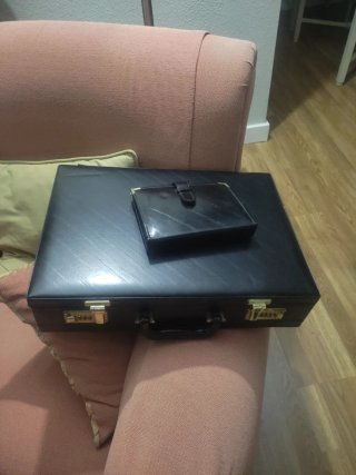 Maletín porta documentos negro con agenda