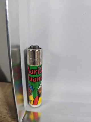 Encendedor Clipper Mari & Huana